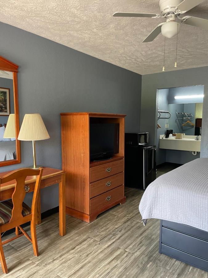 Deerfield Inn Adamsville 外观 照片