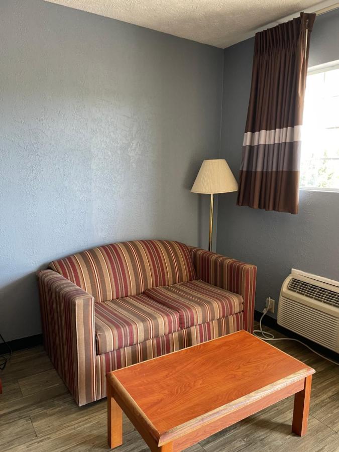Deerfield Inn Adamsville 外观 照片