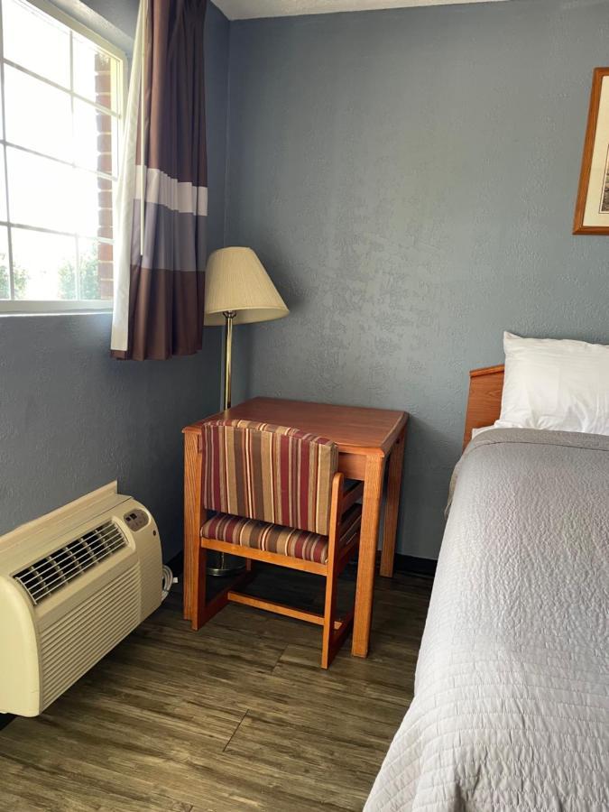 Deerfield Inn Adamsville 外观 照片