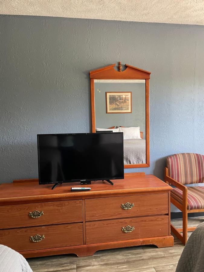 Deerfield Inn Adamsville 外观 照片