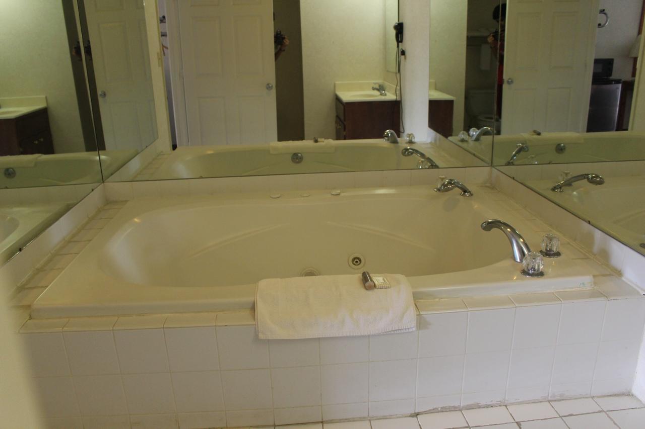 Deerfield Inn Adamsville 外观 照片